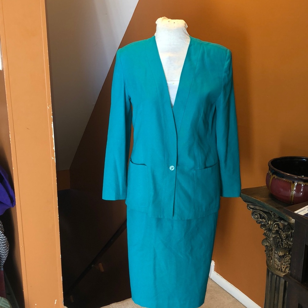 Ladies linen suit.